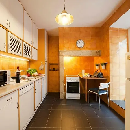 2 Bedroom With Patio Next To Avenida Da Liberdade Apartment *