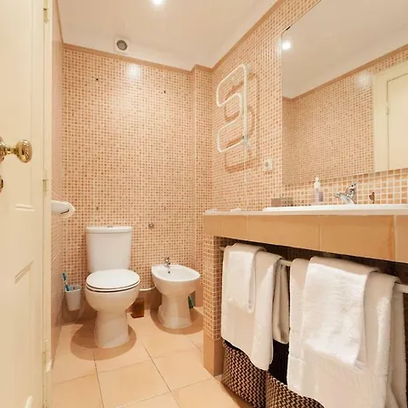 2 Bedroom With Patio Next To Avenida Da Liberdade * Lisbon