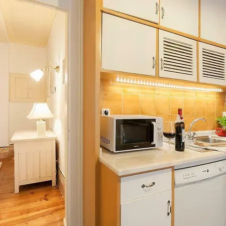 2 Bedroom With Patio Next To Avenida Da Liberdade Apartment *
