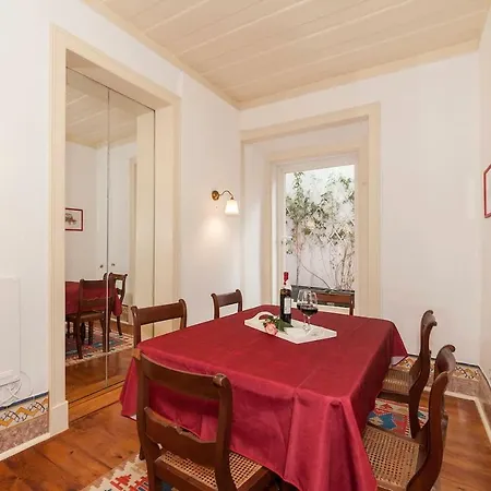 Apartment 2 Bedroom With Patio Next To Avenida Da Liberdade