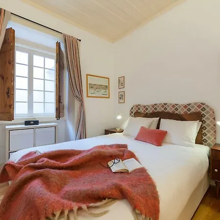 2 Bedroom With Patio Next To Avenida Da Liberdade Lisbon