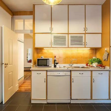 2 Bedroom With Patio Next To Avenida Da Liberdade * Lisbon