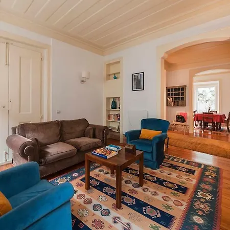 Apartment 2 Bedroom With Patio Next To Avenida Da Liberdade *