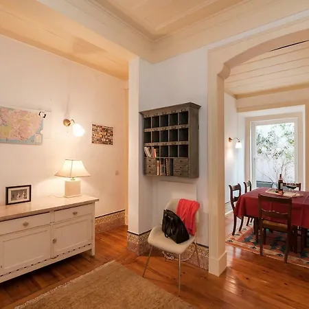 Apartment 2 Bedroom With Patio Next To Avenida Da Liberdade *
